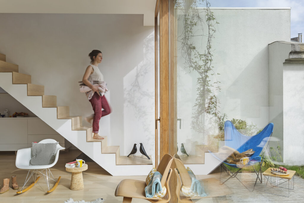 Image d'un escalier en bois )