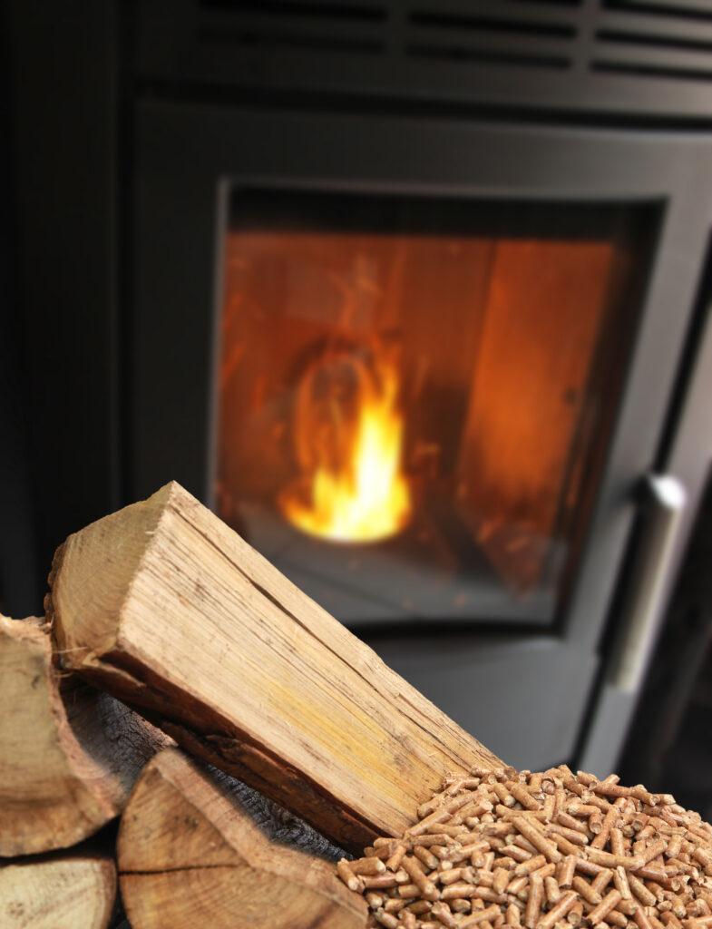 Image bûches de bois et granulés pour illustrer la page Bois-énergie